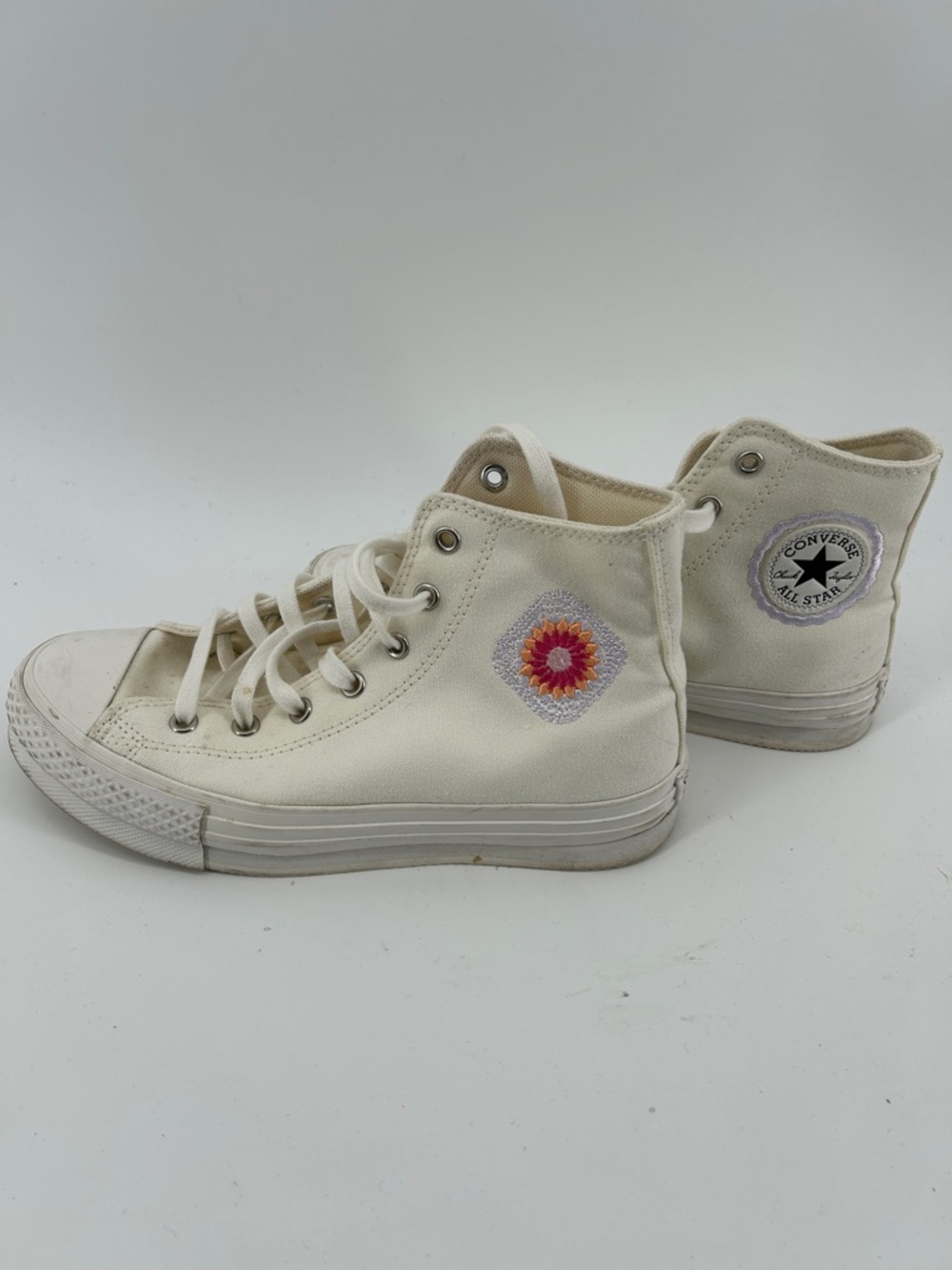 Converse All-Stars ivory embroidery high top sneakers Youth Size 4.5